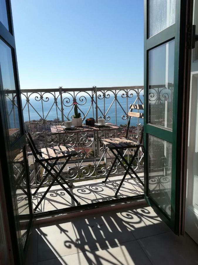 Sara'S Seaview Apartment Salerno Esterno foto